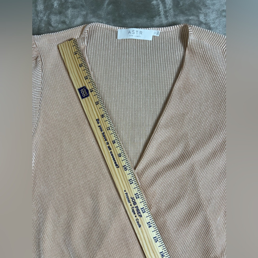 ASTR The Label Women’s Short Flutter Sleeve Plisse Top Blush Pink Sz Large - Picture 6 of 8